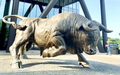 В Вильнюсе установили статую гигантского быка – самого большого в мире