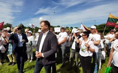 Трехдневный митинг организаторов “Марша в защиту семей” стартовал у Сейма