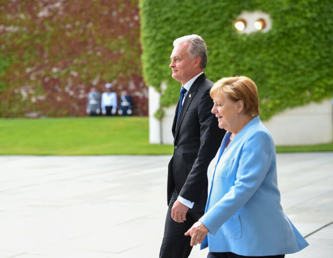 Президент Литвы рассказал А. Меркель о расширении возможностей приёма беженцев