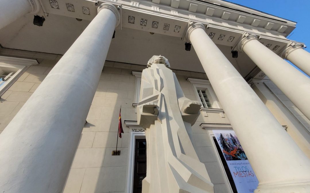 Новый памятник Мицкевичу — на ступенях Ратуши