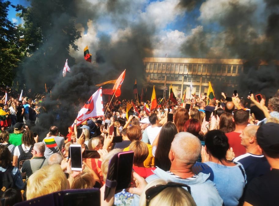 Организаторам акции протеста 10 сентября предлагают митинговать не у Сейма
