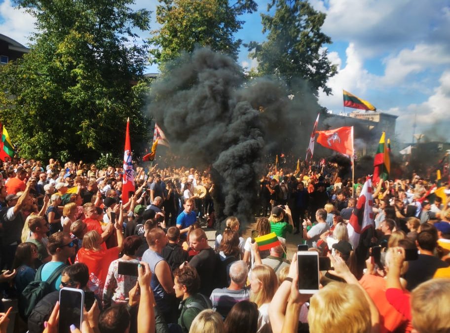 Протест в дыму: главные итоги 10 августа 2021