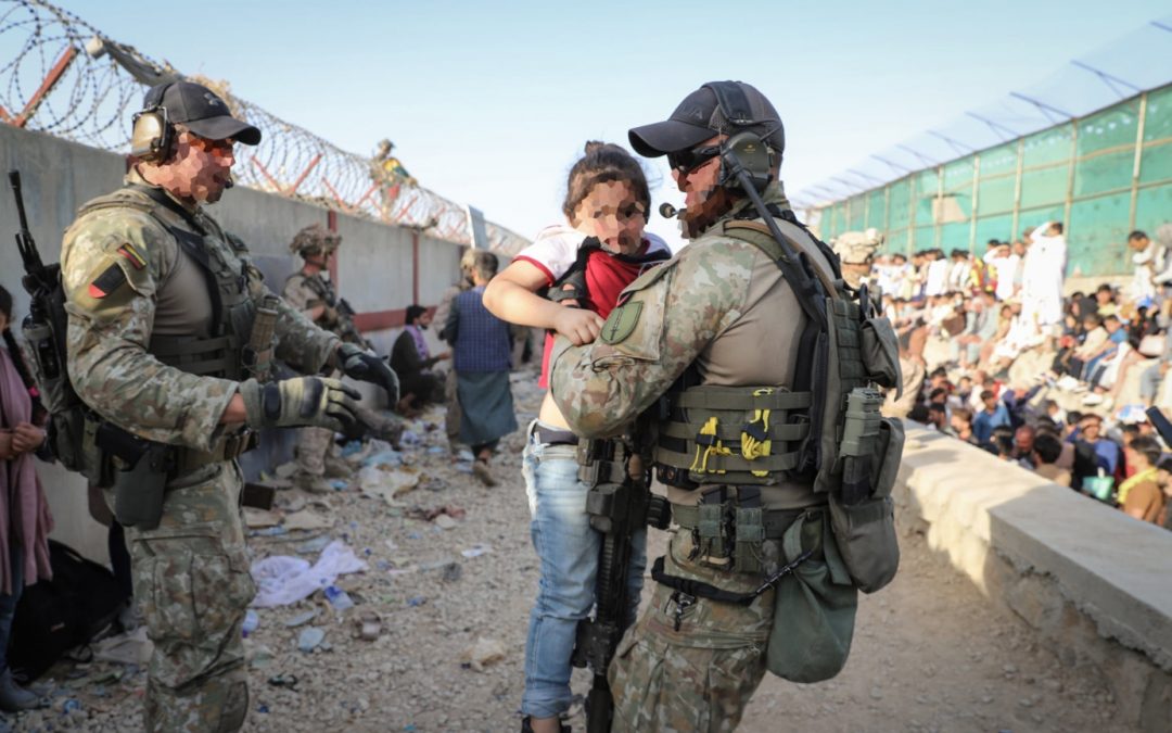 Эвакуация афганцев, помогавших литовским военным, изнутри: обнародовали подробности (фото)