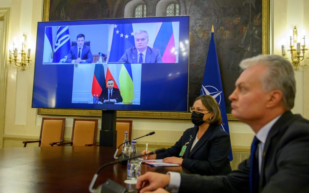 Президенты Литвы, Украины и Польши призывают ужесточить санкции в отношении России