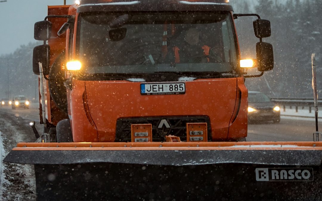 Дороги в городах больше не обрабатывают белорусской солью, покупают в два раза дороже из Египта