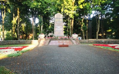 Кто захоронен на воинском кладбище в Паланге, с которого власти демонтировали обелиск: список всех фамилий