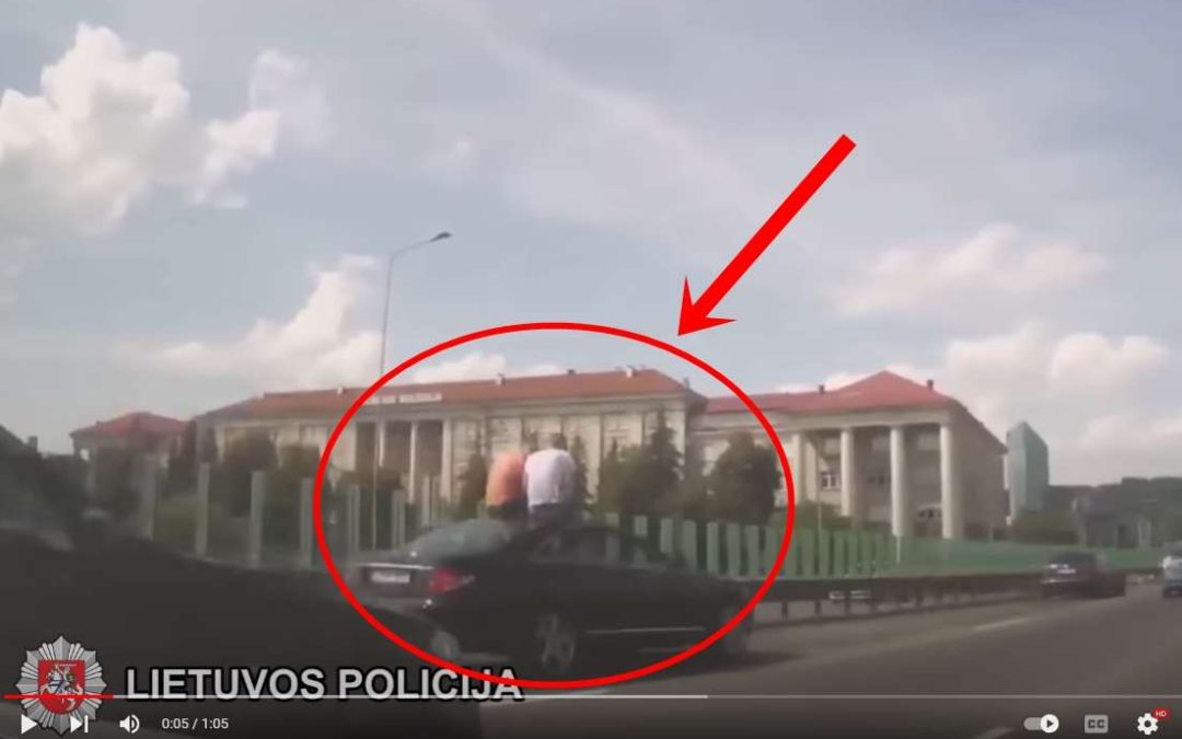 Сидели на крыше автомобиля и на ходу распивали алкоголь