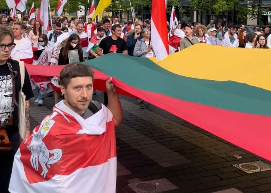 В Вильнюсе состоялся большой протест против Лукашенко (фото)
