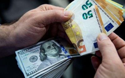 Антирекорд двадцатилетия: курс евро упал ниже доллара