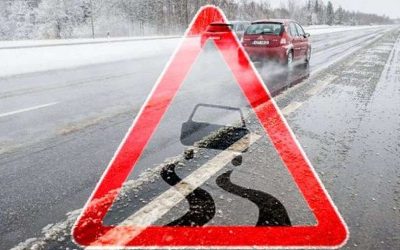 Дорожные службы предупреждают: на большей части территории страны – гололедица, снег и слякоть