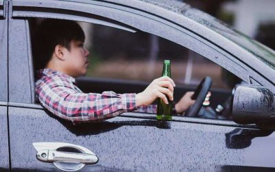 За распитие или перевозку в открытом виде алкоголя в салоне автомобиля – штрафы от 40 до 140 евро