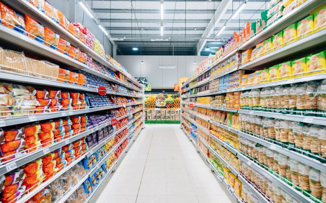 Сеть супермаркетов готовит покупателей к нововведениям — вот что полностью исчезнет с прилавков:
