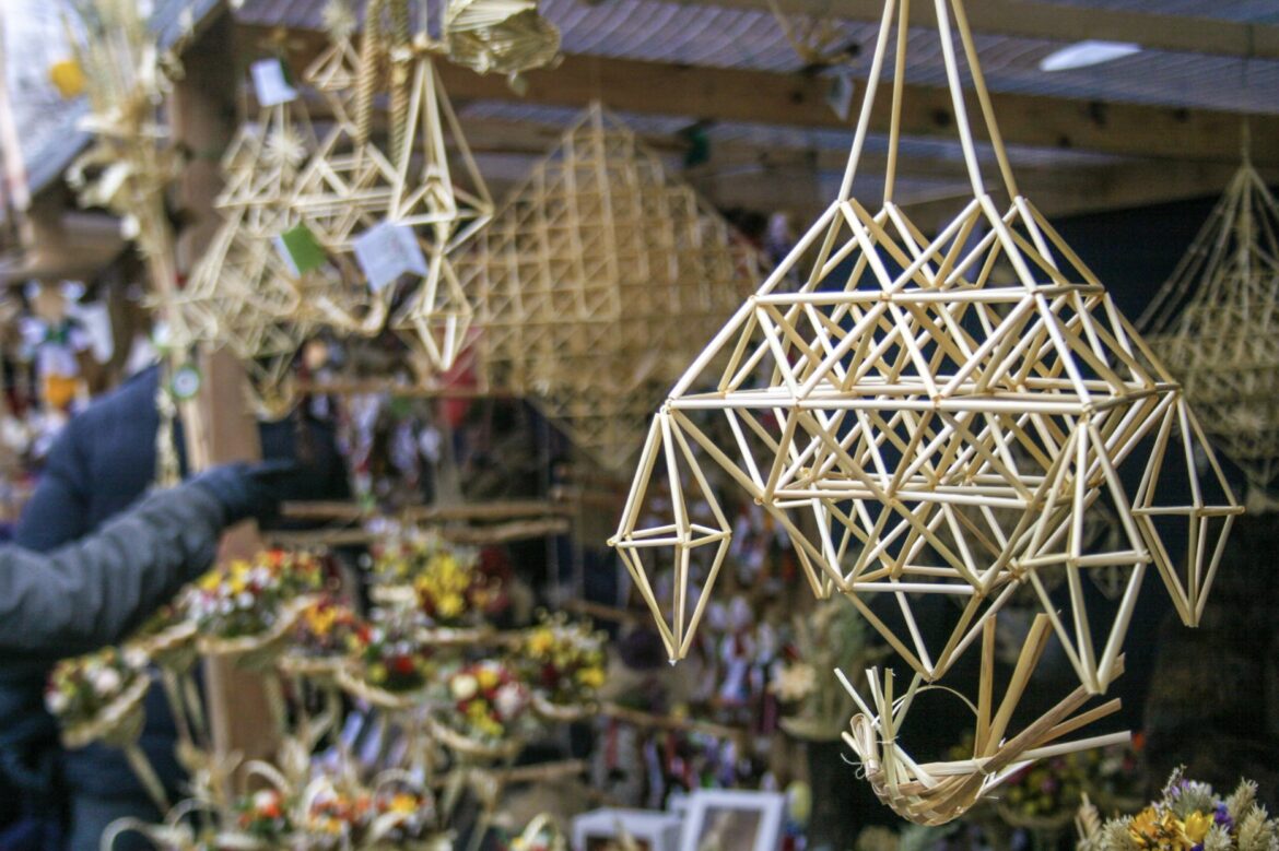 20241017_straw-decoration_solomennye-sady-1170×779