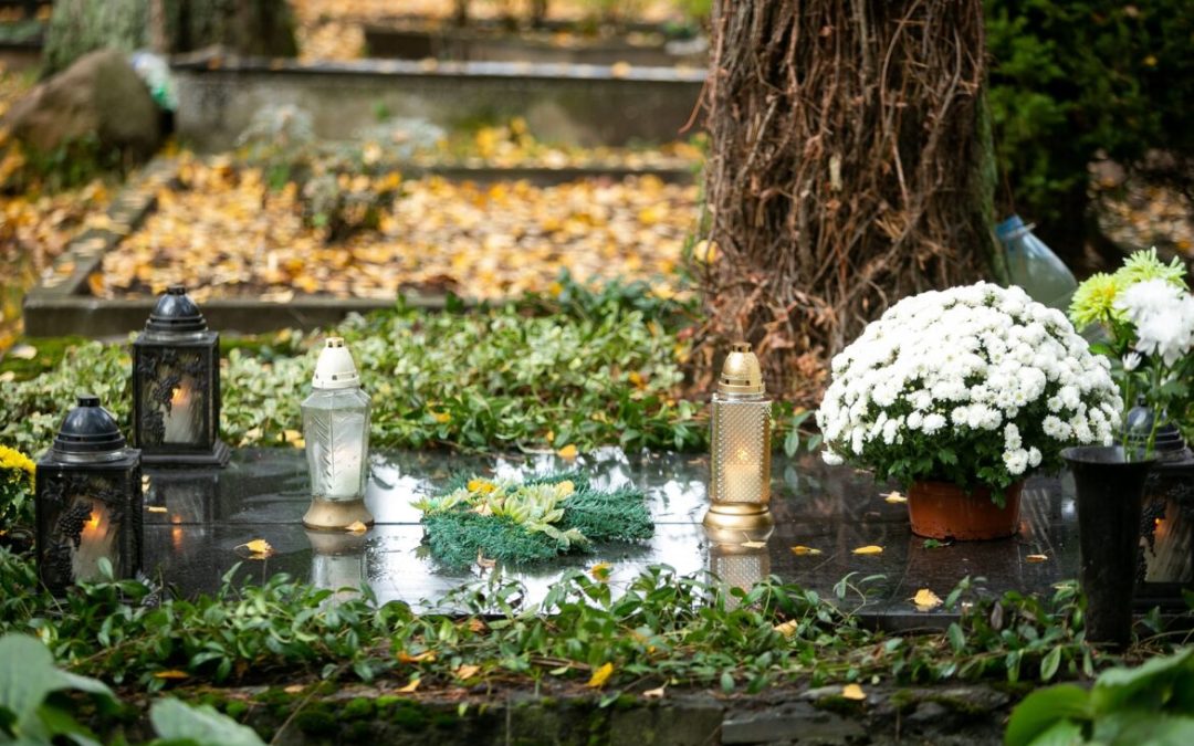 В канун Дня поминовения усопших в Литве будут бесплатно раздавать свечи
