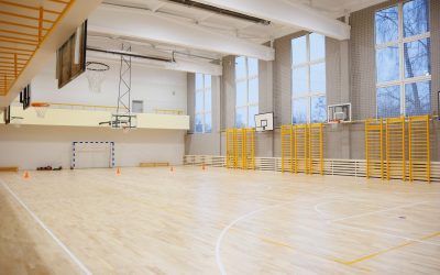 В Йонавской школе Neris открылся после ремонта спортивный зал